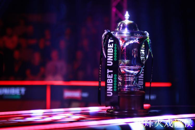 莱斯特荣耀,塞尔比手捧英锦赛奖杯亮相皇权球场 莱斯特荣耀,塞尔比手捧英锦赛奖杯亮相皇权球场